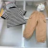 Neue Kinder-Trainingsanzüge, Designer-Baby-Sommeranzug, Größe 100–150, schwarz-weiß gestreiftes POLO-Shirt und Khaki-Arbeitshose, 20. Januar