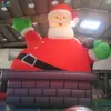 Großhandel Kostenlose Lieferung Werbung Schlauchboote Outdoor-Aktivitäten 4m/6m/8m Weihnachtsdekoration Riesiger aufblasbarer Weihnachtsmann klettert aus dem Schornstein