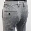 Ternos masculinos calças estilo coreano listra fino ajuste não-ferro vestido terno calça fashions de alta qualidade casual calças de cigarro dos homens