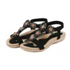 Sandaler Summer Fashion Women Casual Open Toe Flat Rhinestone Flowers Bekväm mjuk botten Kvinnspänne