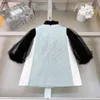 Marken-Mädchen-Trainingsanzug-Designer-Babykleid-Set, Größe 100–150, Partykleid-Anzüge, Hemd mit Spitzenblasenärmeln und Kleid mit Buchstabendruck, 20. Januar