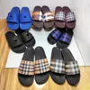 Luxuriöse Designer-Sandale, Mule, Vintage-Slide, Freizeitschuh, Outdoor, klassische Herren-Sandale mit Tartan-Druck, Sommer-Flat-Damen-Gummi-Reise-Strand-Pool-Slider-Box