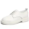 Модельные туфли, весна 2024, кожаные женские туфли с круглой головкой на шнуровке, черные и белые туфли на низком каблуке, мягкая подошва, удобные