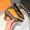 Verifique Mulheres Slingback Bomba 8cm Bombas de Escritório Sapatos de Designer Dedo Apontado Salto Alto Lona Couro Moda Carta Impressão Sapatos de Festa Sapatos de Luxo Slingbacks