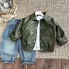 ジャケット2024ファッション秋のレザー韓国のハンサムPUソリッドカラーターンダウンカラーボタンボーイズジャケットキッズブティック衣類コート