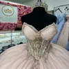 Magnifique robe de bal rose Quinceanera robes pailletées sur l'épaule or appliqué perles de dentelle robes de bal balayage train Tulle doux 15