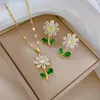 Ketting Oorbellen Set Modieus Charmant Wit Groen Blad Zonnebloem en Klassieke Retro Roestvrij Staal Feest Bruiloft Sieraden