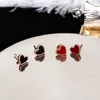 Orecchini a lobo Versione di squisita moda cuore rosso temperamento femminile semplici gioielli per orecchie in acciaio al titanio a forma di cuore di pesca