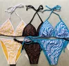 Diseñador de trajes de baño Bikini Traje de baño Mujeres Sexy Bikini de lujo Traje de baño Damas Sin respaldo Carta dividida Multicolores Horario de verano Playa Traje de baño