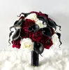 結婚式の花Eillyrosia Retro Bride Holding FlowerWine Red Black Bridal Bouquet Rosesシミュレーション美しい旅行ポグラル