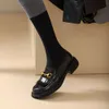 Scarpe piccole in pelle stile inglese con suola spessa, nappe da donna, calcio con un piede, mocassini, taglia grande 41-43, testa rotonda, fibbia a ferro di cavallo, scarpa singola, 40