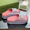 Designer Slides Piattaforma femminile Sandalo ricami neri cursori pezzi di mulo fottuto fluttuanti fluviali di fondo Spesso di piscina Scarpe da spiaggia estate