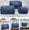 Bolso clásico de mezclilla con solapa azul, bolso de diseñador de lujo para mujer, bolso cruzado, bolso de compras, bolso de hombro con bordado vintage, accesorios plateados, 3 tamaños