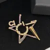 Broche Design lettre étoile broche diamant pour femme broches sauvages accessoires fourniture