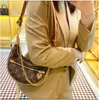 Ny storlek 23x7x13cm Luxury Shoulder Bag Designers Handväskor Purtes Bag Brown Flower Women Tote Brand Letter Läder axelväskor Crossbo Rhaq