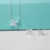 Berömda varumärken High Version Tiffay Petal Four Diamond Necklace Womens Pure Silver 925 Simple and Fashionable Mosan Earring Set