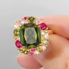 Huitan nouvellement coloré vert cubique zircone anneaux pour les femmes spécialement intéressé fête de mariage magnifiques accessoires femme bijoux bague de luxe de haute qualité