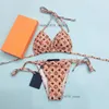 2024 Paris Damen Strand Schwarzer zweiteiliger Badeanzug Designer Bademode Bikini Damen Bademode Badeanzug sexy Sommer Womans 1V Bikinis