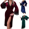 Vêtements de nuit pour femmes Élegants Charmands de nuit Soft Velvet Lace Panneau Long Bathrobe Contrôle V Calage en V vers le haut