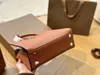 Mulheres clássicas sacola capacidade material de couro grosso bolsa com vários bolsos luxo designer saco espelho cabide grande saco de viagem dois tons hdmbags2024