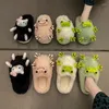 Chinelos bonitos dos desenhos animados Mao Mulheres usam sapatos de sola grossa outono e inverno 2024 Indoor Home Cotton Flip Flops