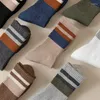 Chaussettes pour hommes 5 paires couleur vintage rayé longueur moyenne en plein air absorbant la sueur coton chaussettes de sport hiver tuyau antibactérien