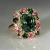 Huitan nouvellement coloré vert cubique zircone anneaux pour les femmes spécialement intéressé fête de mariage magnifiques accessoires femme bijoux bague de luxe de haute qualité