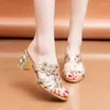 Pantofole Outwear Sandali Tacco spesso da donna Alto 2024 Estate Cut-out Moda Comode calzature casual