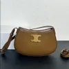 Luxus Triumph Arch CE Designer -Tasche Neue Tilly -Unterarm -Retro -Crossbody Halbrunde Sattel Tofu Ettc