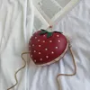 Kvällspåsar kvinnor axlar små jordgubbar kopplingar väskekedja rem hjärtformad crossbody söt middag för damer