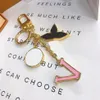 Роскошный дизайнерский брелок для ключей, модный классический бренд, пряжка для ключей, буквенный дизайн, золотые брелки ручной работы, мужская женская сумка, подвеска, высокое Quali321q