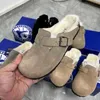 Tofflor Favorit sandaler mode Shearling Suede Leather Buckle Fur Slides Stock Casual Shoes Flip Flops Sliders Designer för kvinnliga män Stocks Shoe