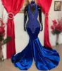 Nieuwe aankomst Royal Blue Long Prom -jurken voor zwarte meisjes kralen Diamanten Rhinestones Side Slit Birthday Party Dress