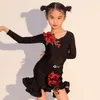 Stage Wear Ragazze Vestito da ballo latino Abito con fiori ricamati Nero Maniche lunghe Top Gonna Bambini Cha Rumba Competition DNV19360