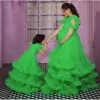 Puffy mor och dotter Tulle prom klänningar ganska rufsar tiered mesh mamma amd barn party klänningar golvlängd fotografering klänning