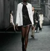 Jaquetas femininas designer 2023 estilo francês pequeno vestido branco perfumado, jaqueta longa feminina, cardigã, tweed grosso primavera e outono, top de terno HF5W