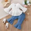 Ensembles de vêtements Nouveau-né bébé fille vêtements ensemble printemps été et automne 2 pièces haut blanc à manches longues + jean évasé bleu ensemble 2 pièces approprié