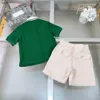 Merk kinder T-shirts Geborduurd logo baby trainingspakken Maat 100-150 zomer revers Polo T-shirt en rasterprint shorts Jan20