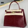 Tous les sacs fourre-tout de luxe pour femmes faits à la main crocodile estuarien 28 cm peau de crocodile véritable rouge Autres sacs pour femmes personnalisés Sac de créateur modèle spécialement personnalisé avec boîte