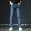 Designer Men's Stretch Jeans Dark Blue Slim Fit Straight Leg Pants European Pencil Pants Denim Pants Metal Logo Jeans Storlekar 28-40