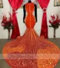 Nieuwe aankomst 2024 Orange Crystal Prom Dresses Sheer Neck Avond Jurken Diamonds Rijnbesters Veren Verjaardagsfeestjes Reden gewaden