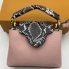 2022 Kvinnor Handväska Crossbody Bag Top Handle Tote Taurillon Leather Python Skin Patchwork Classic Letter Flap Stängning avlägsnande SHO207X