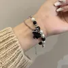 Charme pulseiras preto e branco pequeno fantasma frisado pulseira moda feminina estilo legal sentido avançado doce festa jóias presente