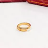 Anelli di design per le donne Anello con ciondolo alla moda Anello di fidanzamento per donna di alta qualità Squisito anello nuziale personalizzato Gioielli incolore