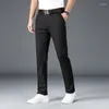 Pantaloni da uomo 2024 Business Casual dritto micro elastico bordeaux kaki nero classico marchio di moda pantaloni quattro stagioni