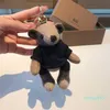 Hela 2021 Kvinnor Fashion Lovely Sweater Teddy Bear Personlighet Luxurys Designer Keychain Högkvalitativ elektroplatta Key Buckle 268U