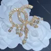 New Luxury Pearl Pendant Brooches Diamond Letter Designer Pins Ladies Corsage Tassel Crystal Brooch Jewelry