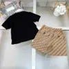 T-shirt per bambini di marca estate bambino Tute a maniche corte Taglia 100-150 T-shirt e pantaloncini con risvolto di alta qualità Jan20