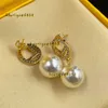 Stud Stud Fashion Womens varumärkesdesigner örhängen Ear Stud Pearl Women Pendant Elegance Temperament Simple Ladies Wedding Party Syckel Perfekt presenttillbehör