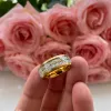 Brochettes 8 mm New Cool Gold Mens Tungsten Carbide Ring Band de mariage météorite Gold Arrow Incrup Comfort Fit